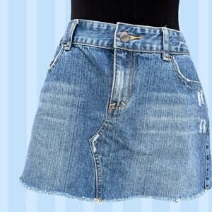 AEROPOSTAL, women's  juniors size 5/6, denim distressed skirt